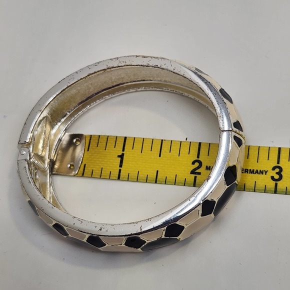 Black White Geometric Enamel Oval Clamper Bracelet Silver Tone Fashion Jewelry - Picture 5 of 6